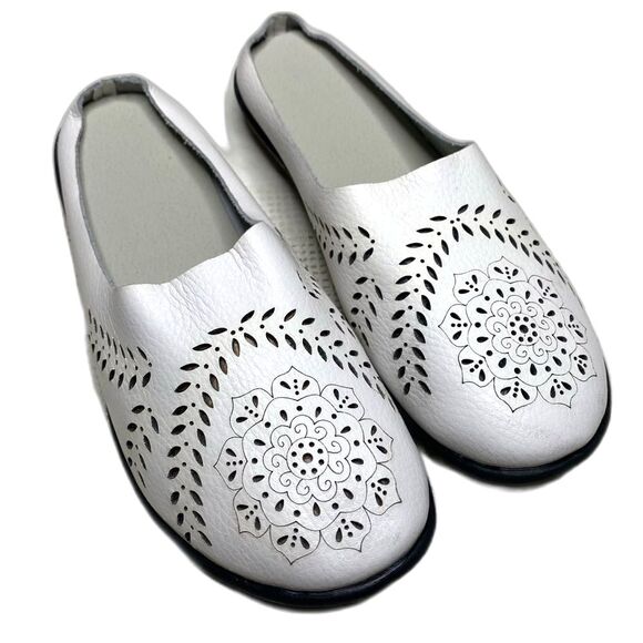 Womens Mules Perforated Leather Cutout Slip-On Rubber Soles 39 EU 8.5 US White - Picture 1 of 6